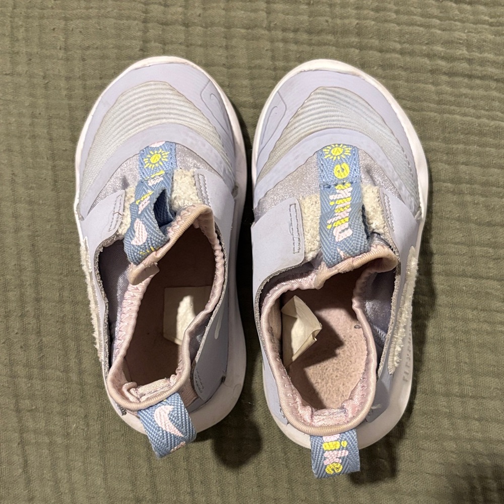Nike Flex Runner Kids White and Lavender Sneakers with Textured Swoosh
